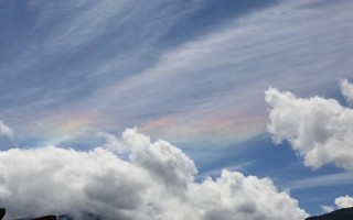 成都上空現(xiàn)大片七彩云_四川上空出現(xiàn)七彩祥云